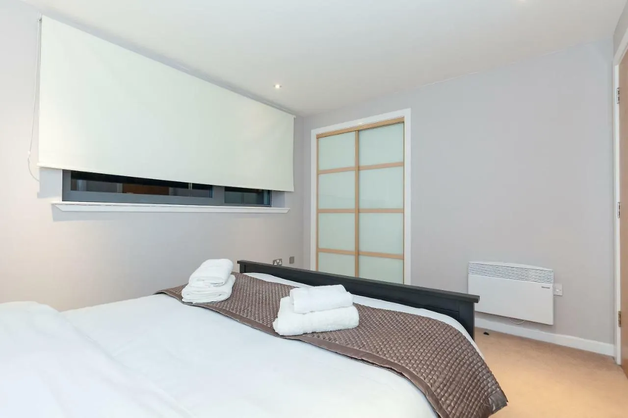 Modern Two Bedroom Apartments Edinburgh 0*,