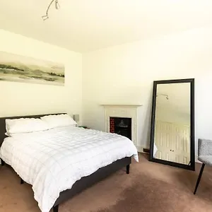 https://the-stable-block-in-beaufort-house.tophotelsbath.com